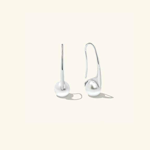 Drip Pearl Earrings Silver i gruppen Shop / Øredobber hos ANI (ANI-0523-012)